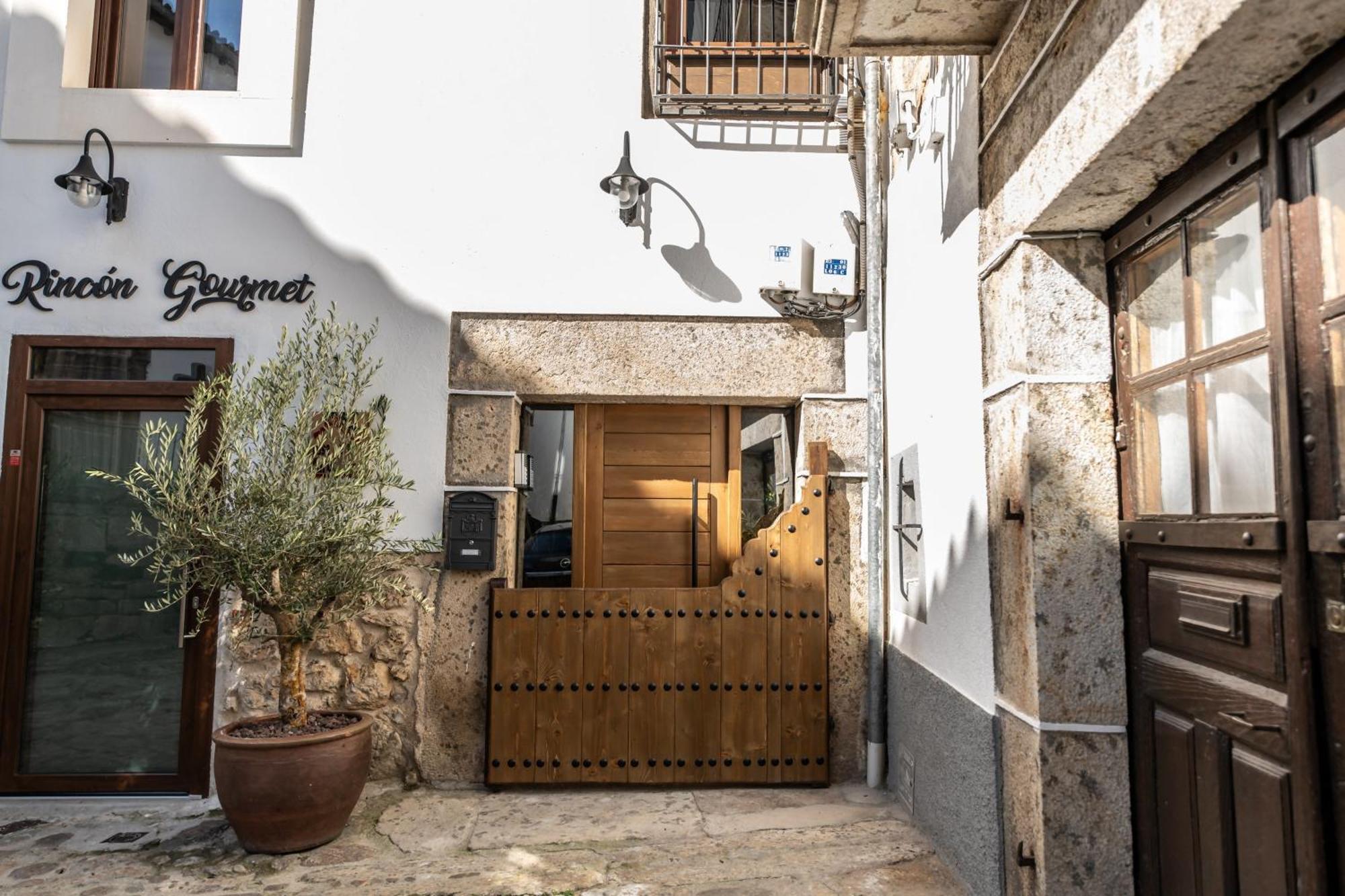Apartamentos Rurales Los Olivos En Candelario Exterior photo